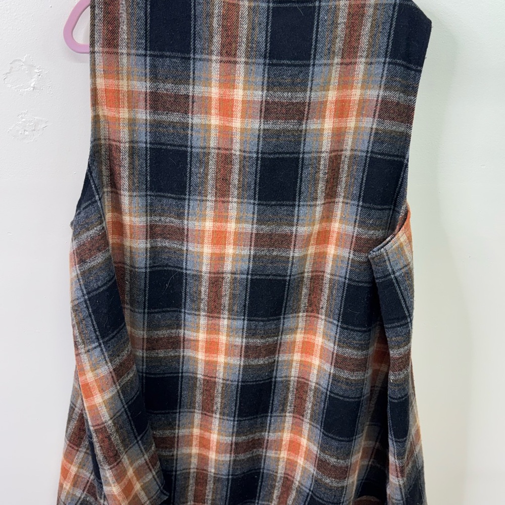 Sleeveless Plaid Button-Front Shirt - Black and Orange - Picture 2 of 2